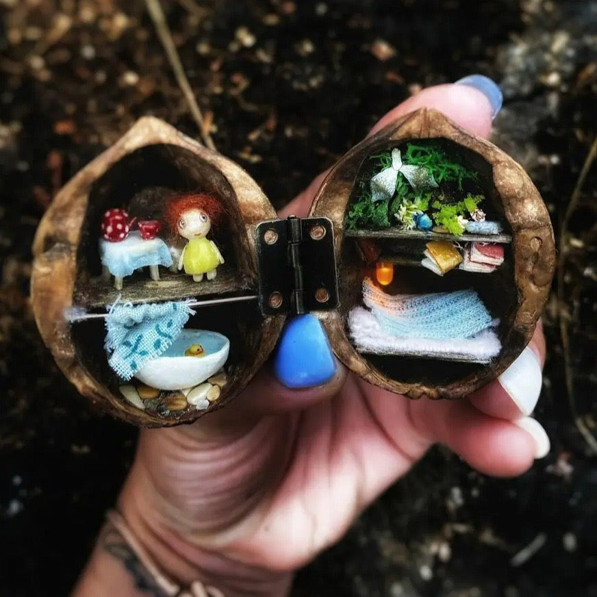 Imsgurus🔥Handmade - Mini Library, a small world in a walnut