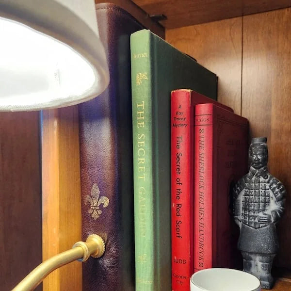 Imsgurus🔥Classic Literature Lamp – Illuminate Your Space with Timeless Elegance